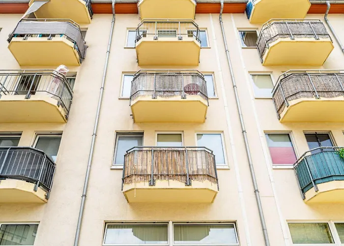 Zentrale Wohnung, 2 Betten,Vollmoebliert,Nahe Btu,Balkon- Parkpkatz Auf Anfrage
