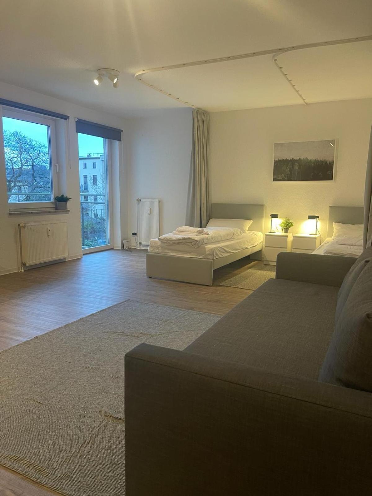 Apartment Zentrale Wohnung, 2 Betten,vollmoebliert,nahe Btu,balkon- Parkpkatz Auf Anfrage Cottbus