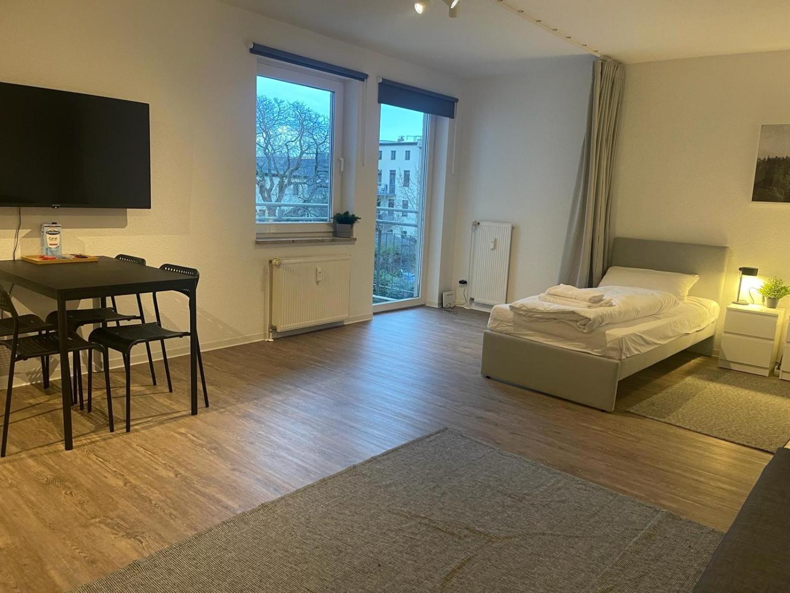 Zentrale Wohnung, 2 Betten,vollmoebliert,nahe Btu,balkon- Parkpkatz Auf Anfrage Apartment *