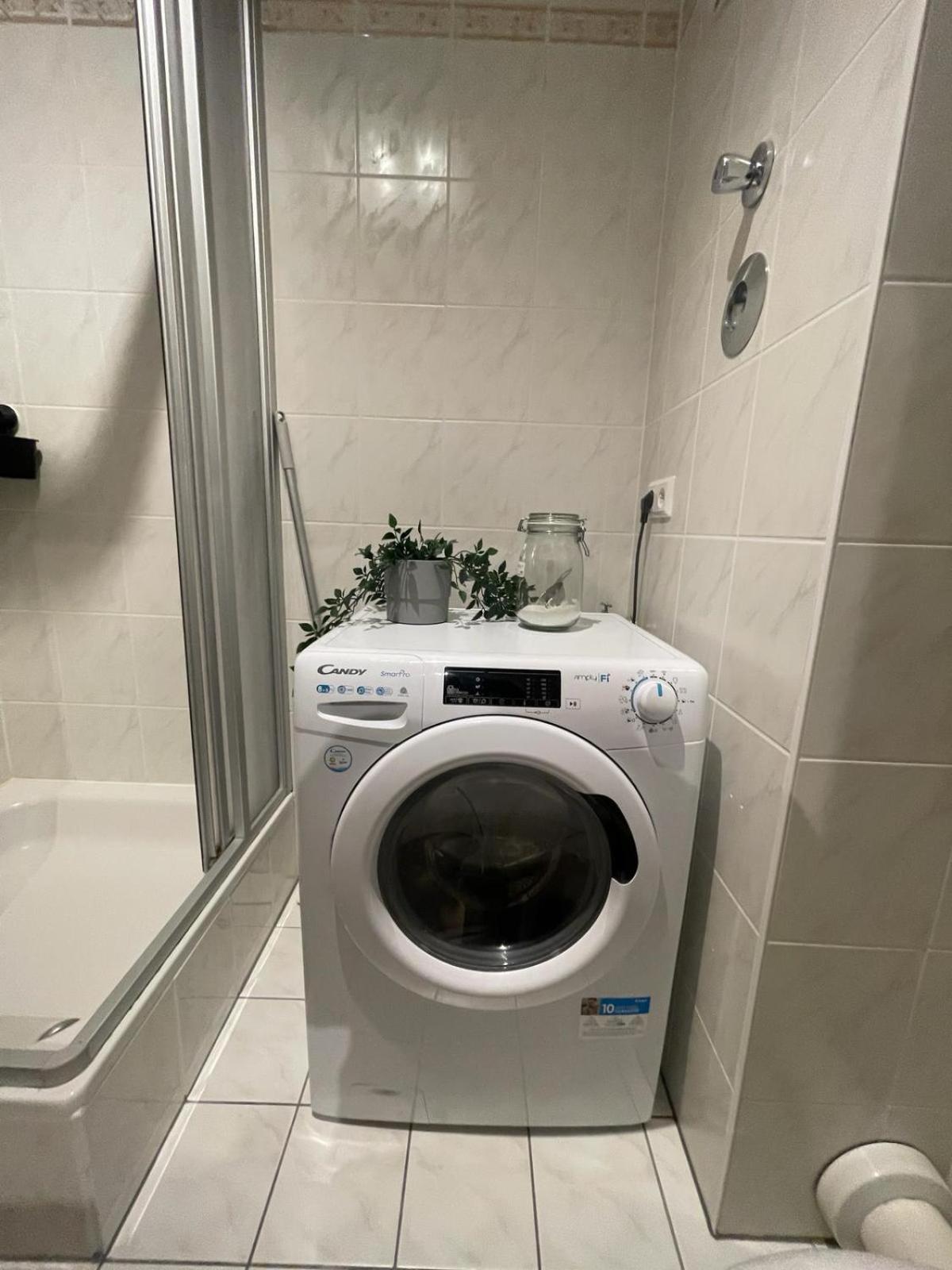 Zentrale Wohnung, 2 Betten,vollmoebliert,nahe Btu,balkon- Parkpkatz Auf Anfrage Apartment Cottbus